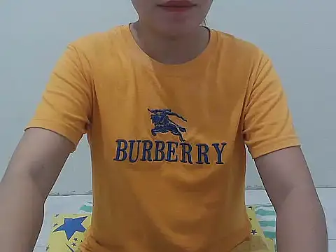 Snapshot of Wild_hot_Lyn chatting on December 15, 5:28 pm Wild hot Lyn online show from December 15, 5:28 pm