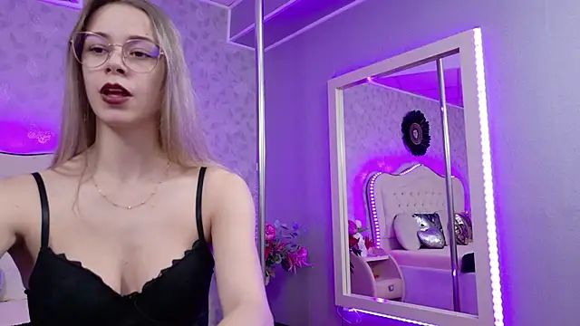 Snapshot of GracieCute chatting on November 25, 4:56 am GracieCute online show from November 25, 4:56 am