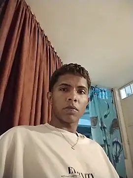 Snapshot of Mack_tom chatting on July 21, 4:26 am Mack tom online show from July 21, 4:26 am