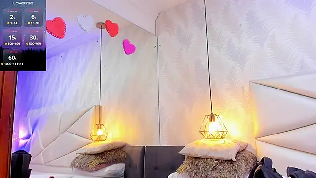 laurettedela rouse online show from December 15, 10:41 am