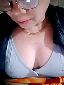 small-house123 online show from February 3, 12:53 am