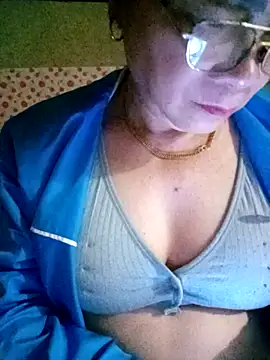 small-house123 online show from February 15, 11:01 pm