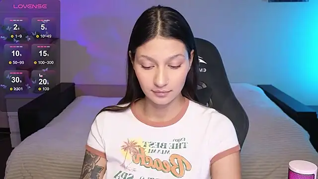 Snapshot of Nikol_Goldysss chatting on November 13, 8:13 am Nikol Goldysss online show from November 13, 8:13 am