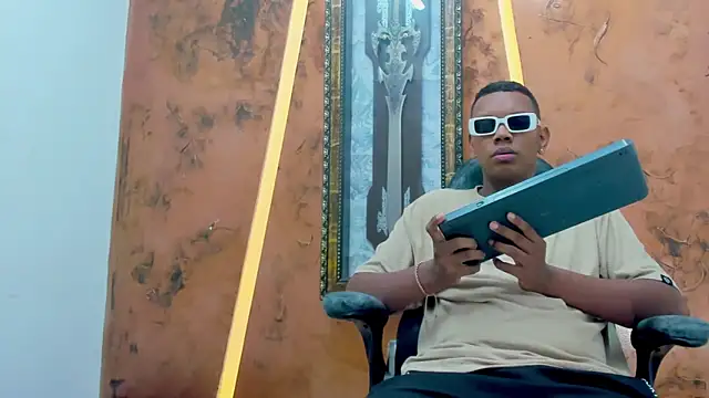 Snapshot of the_hot_boy0 chatting on November 10, 11:53 am the hot boy0 online show from November 10, 11:53 am