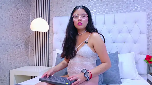 ScarlettPetrova online show from December 14, 11:59 am