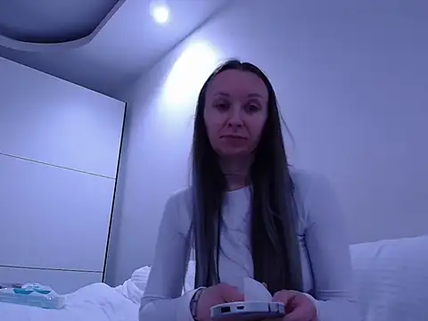 AngelikKay online show from November 4, 9:30 am