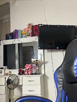 Snapshot of Milleradhara24 chatting on December 3, 2:08 am Milleradhara24 online show from December 3, 2:08 am