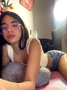 Snapshot of Milleradhara24 chatting on December 14, 9:47 am Milleradhara24 online show from December 14, 9:47 am