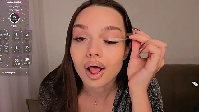 Violet Johnsonn online show from April 10, 5:34 am