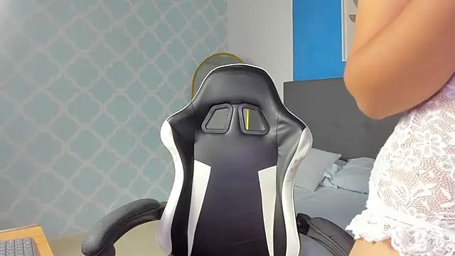 shanel smithh online show from November 8, 12:05 pm