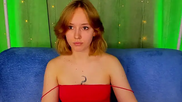 Snapshot of RikkiChoco chatting on June 5, 8:42 am RikkiChoco online show from June 5, 8:42 am