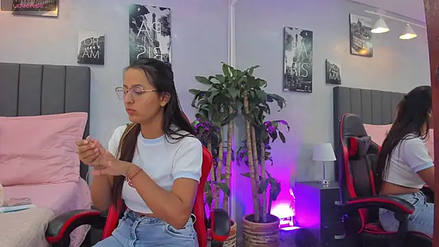 Snapshot of kendra_london chatting on November 25, 11:21 am kendra london online show from November 25, 11:21 am