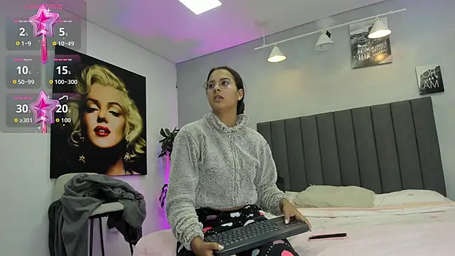 kendra london online show from April 22, 9:44 am