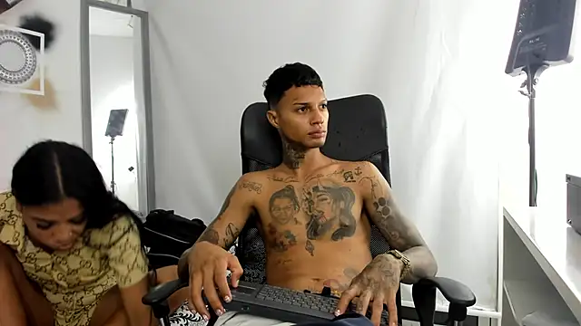 Snapshot of YuleimysAndAlex chatting on November 23, 3:06 am YuleimysAndAlex online show from November 23, 3:06 am