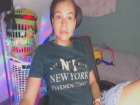 shayna cute online show from June 29, 1:23 am