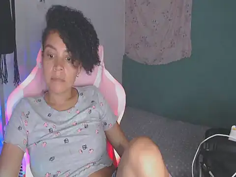 shayna cute online show from July 11, 11:50 pm