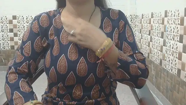 Snapshot of Sneha_lovely01 chatting on May 22, 5:36 am Sneha lovely01 online show from May 22, 5:36 am
