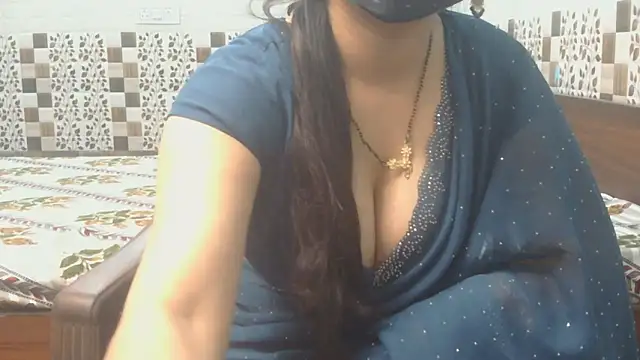Snapshot of Sneha_lovely01 chatting on May 29, 5:49 am Sneha lovely01 online show from May 29, 5:49 am