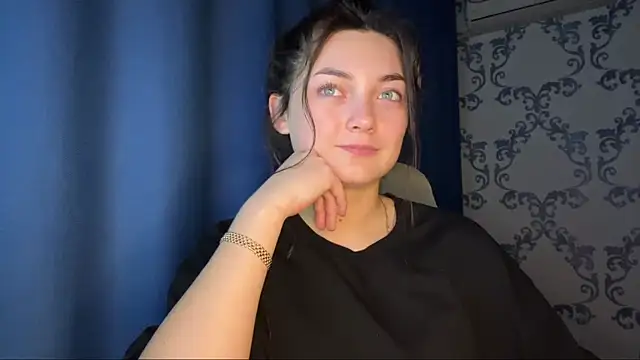 TwotyBright online show from November 25, 4:18 pm