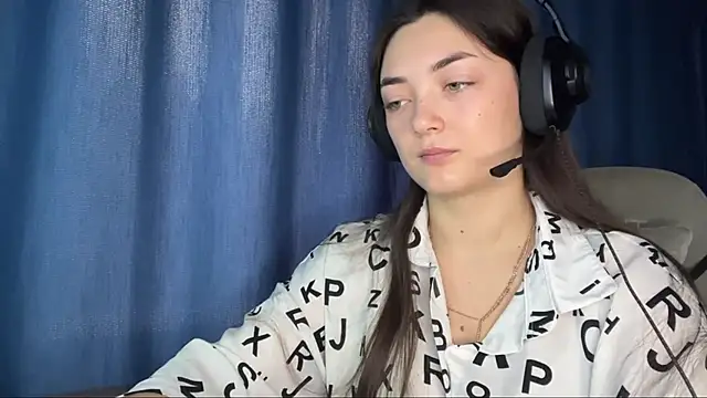 TwotyBright online show from December 15, 6:06 am