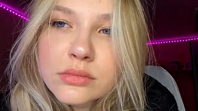 KarinRobertson online show from January 18, 5:06 pm