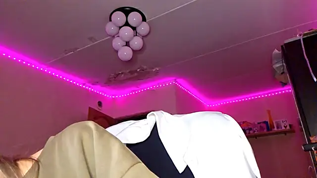 KarinRobertson online show from February 5, 5:06 pm