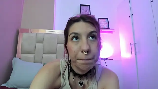 zoe-moreau online show from December 19, 7:10 pm