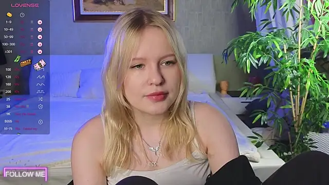 Mila wxw online show from December 20, 1:18 pm