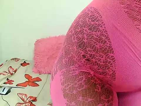 Snapshot of SweetSavage18 chatting on November 2, 8:11 pm SweetSavage18 online show from November 2, 8:11 pm