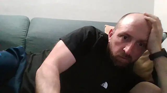 Snapshot of luca_beech88 chatting on April 6, 6:31 pm luca beech88 online show from April 6, 6:31 pm