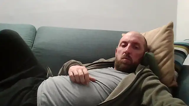 Snapshot of luca_beech88 chatting on April 10, 7:07 pm luca beech88 online show from April 10, 7:07 pm