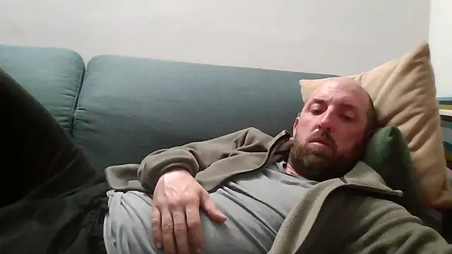 Snapshot of luca_beech88 chatting on April 11, 6:23 pm luca beech88 online show from April 11, 6:23 pm