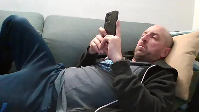 Snapshot of luca_beech88 chatting on April 16, 6:19 pm luca beech88 online show from April 16, 6:19 pm