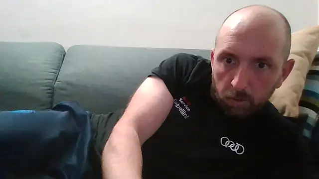 Snapshot of luca_beech88 chatting on April 19, 6:32 pm luca beech88 online show from April 19, 6:32 pm
