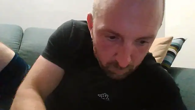 Snapshot of luca_beech88 chatting on May 23, 7:18 pm luca beech88 online show from May 23, 7:18 pm