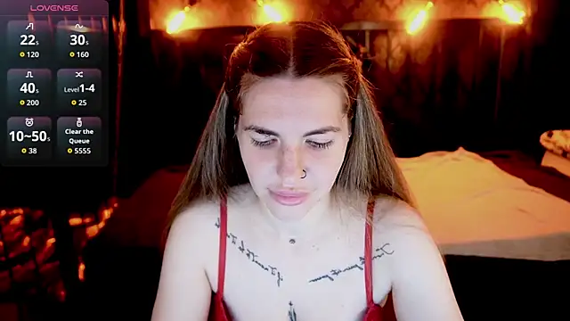 DanielaReign online show from April 4, 6:00 am