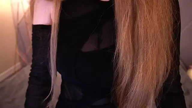 DanielaReign online show from April 18, 8:40 am