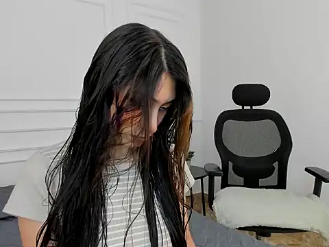 Ana Muller19 online show from November 4, 11:15 pm