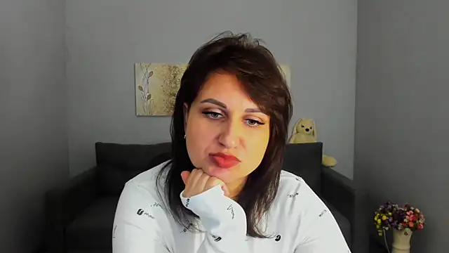 Snapshot of Helen_Rossi chatting on November 14, 6:45 am Helen Rossi online show from November 14, 6:45 am