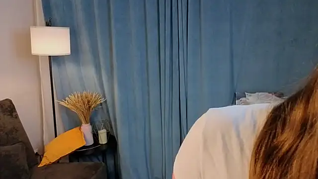 MowasaBritten online show from December 3, 5:11 pm