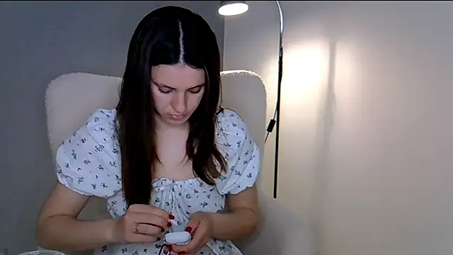 KiraHoney online show from April 18, 8:31 pm