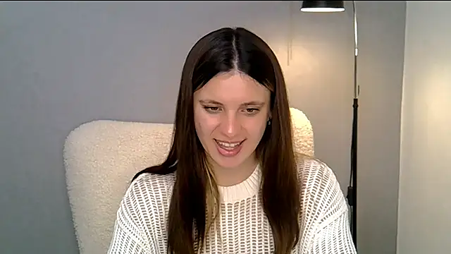Snapshot of KiraHoney chatting on May 11, 8:06 pm KiraHoney online show from May 11, 8:06 pm