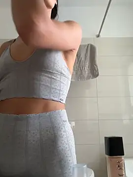 VickyM99 online show from April 22, 5:32 am