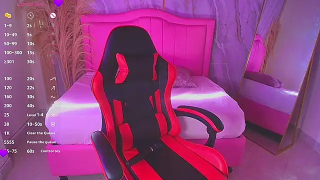 sarahrousse  online show from November 3, 7:59 pm