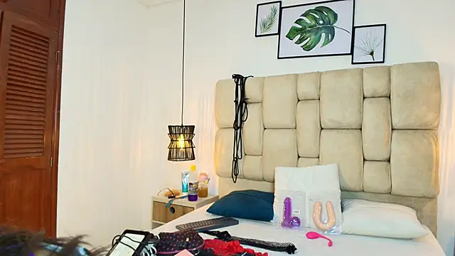 Snapshot of KimberlyFox_t chatting on May 14, 12:56 pm KimberlyFox t online show from May 14, 12:56 pm