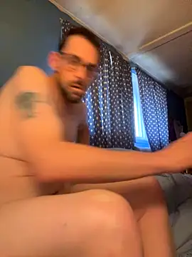 Snapshot of biggdaddyandqueenn chatting on November 15, 1:40 pm biggdaddyandqueenn online show from November 15, 1:40 pm