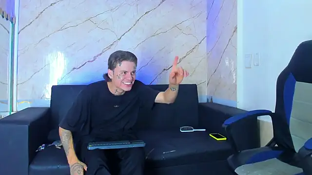 Snapshot of Kevinperlas chatting on November 16, 8:25 pm Kevinperlas online show from November 16, 8:25 pm