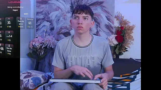 Snapshot of Oliver_paris chatting on November 19, 3:28 am Oliver paris online show from November 19, 3:28 am