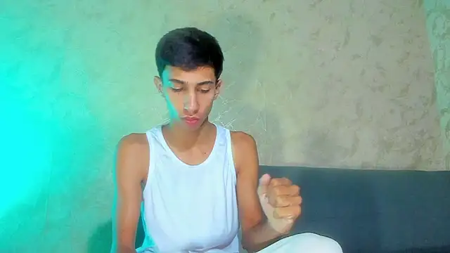 Snapshot of lucian_davii chatting on November 11, 12:16 pm lucian davii online show from November 11, 12:16 pm