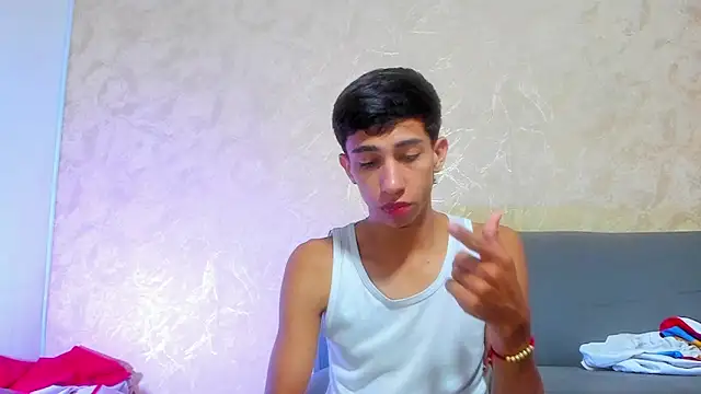 Snapshot of lucian_davii chatting on November 18, 12:31 pm lucian davii online show from November 18, 12:31 pm